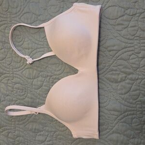 NWOT MAIDENFORM WIRELESS WHITE BRA-SIZE 32A